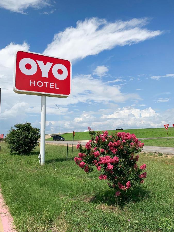 Oyo I-35 West Hotel 2*