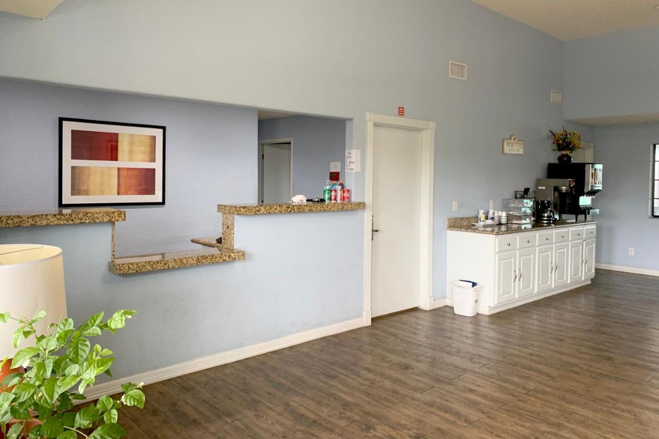 Hotel Oyo I-35 West Pearsall