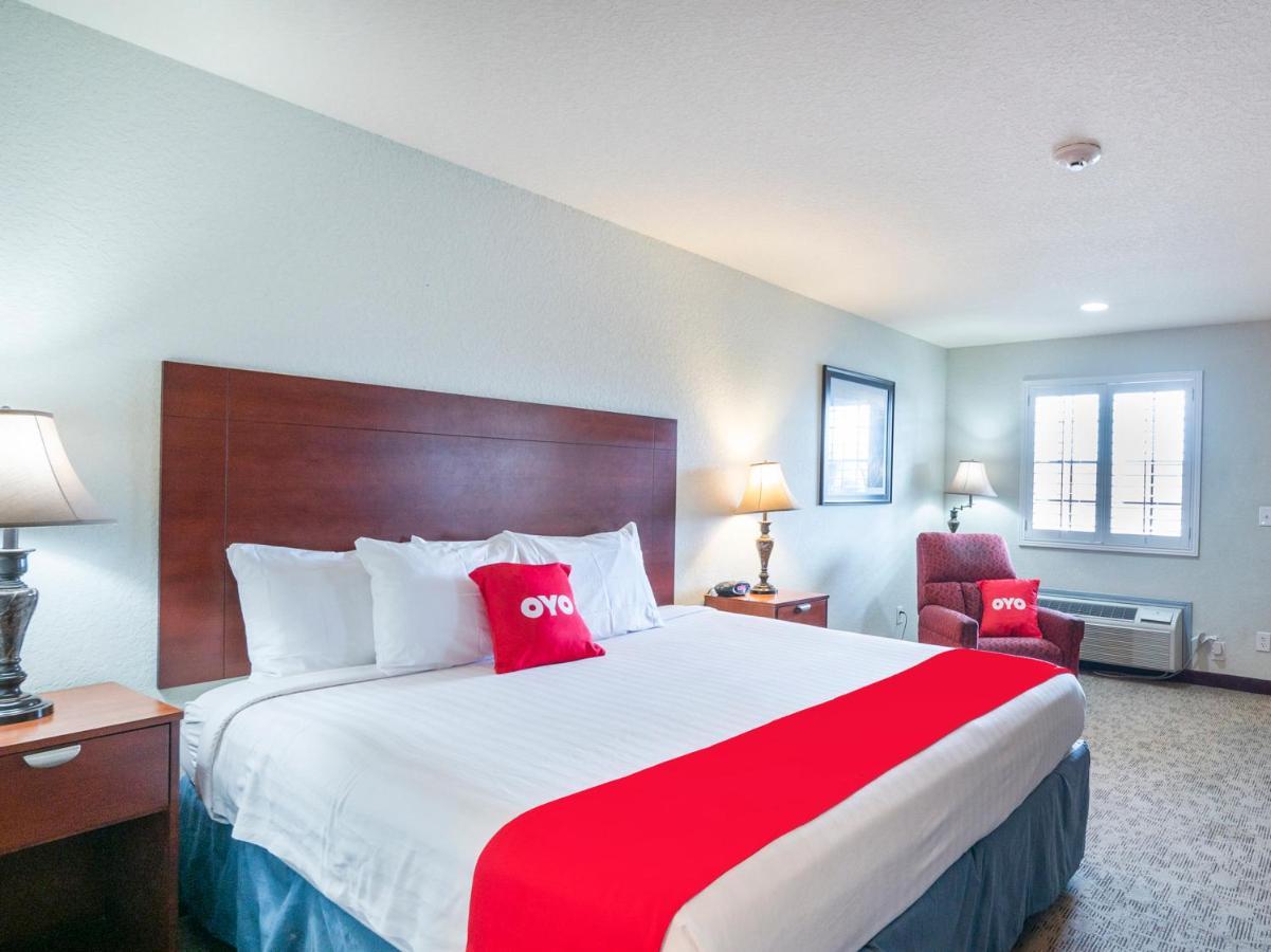 Hotel Oyo I-35 West Pearsall
