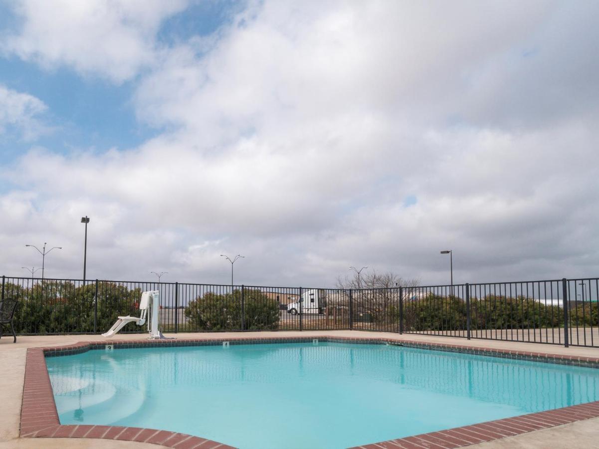 Oyo I-35 West Hotel 2*