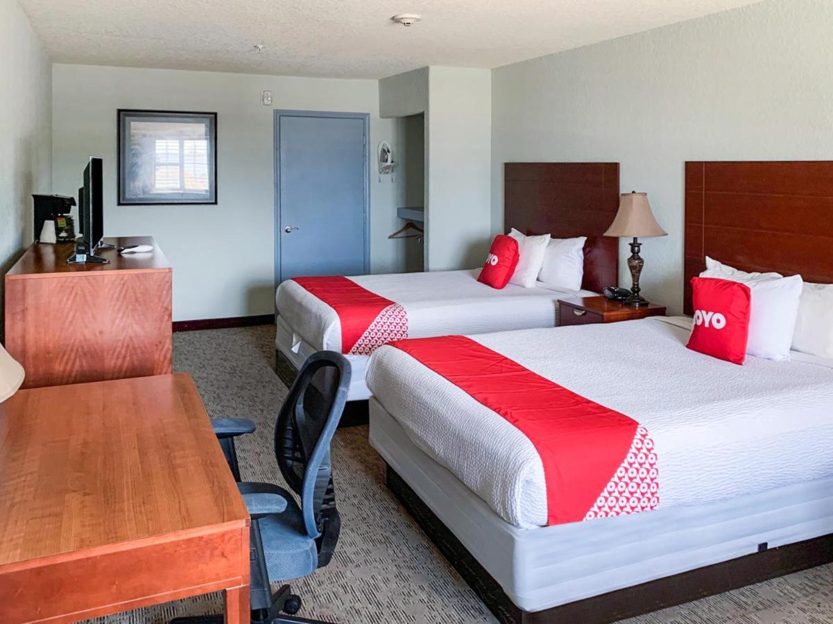 Hotel Oyo I-35 West Pearsall